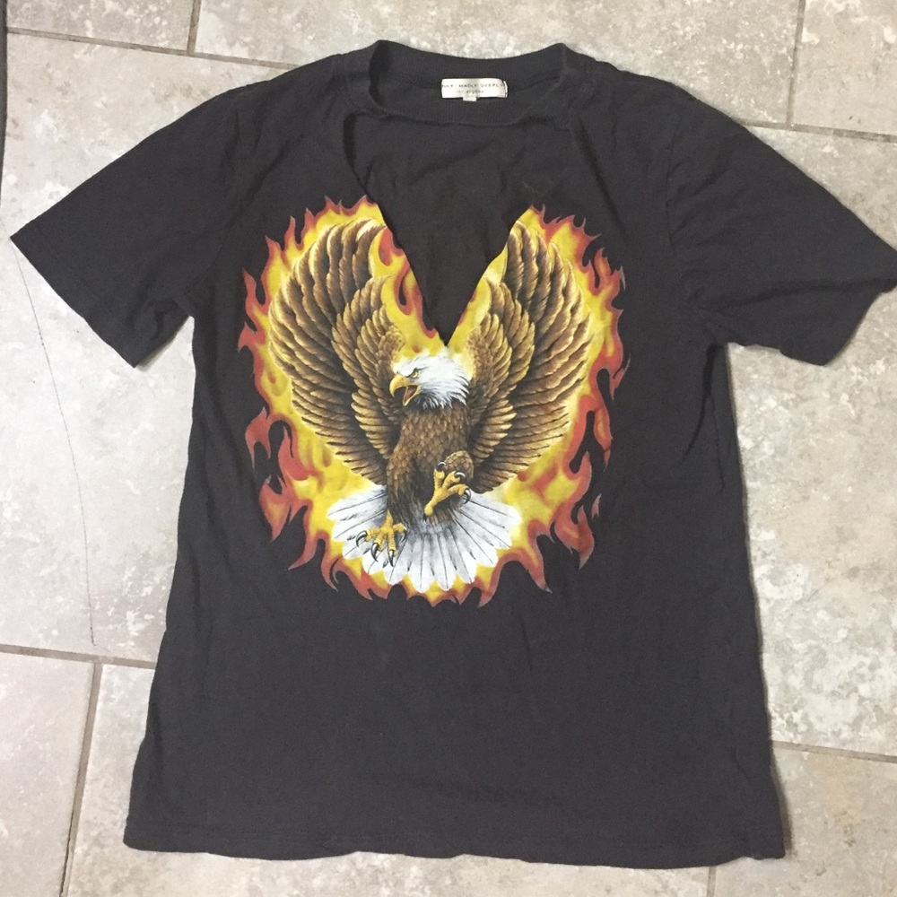 Eagle v neck tee with colla